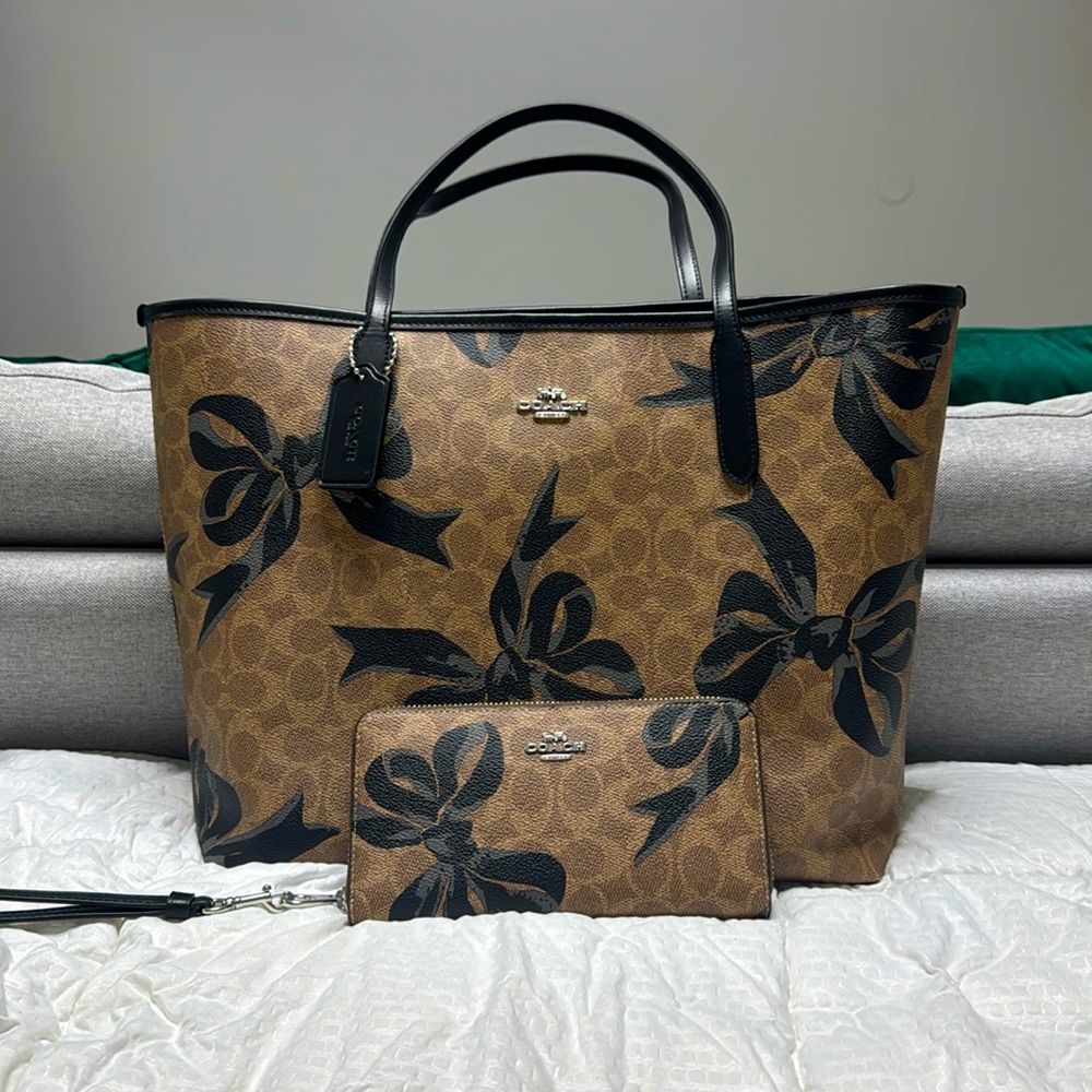 Coach Bow Large Tote🎀